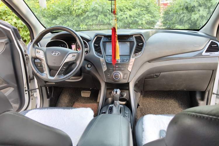 Used Hyundai Santa Fe 2013 Revised Version 2.4L Automatic All-Wheel Drive Smart Type Center Console