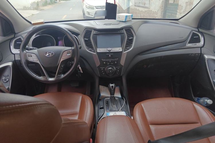 Used Hyundai Santa Fe 2013 2.4L Automatic 2WD Comfort Edition Center Console