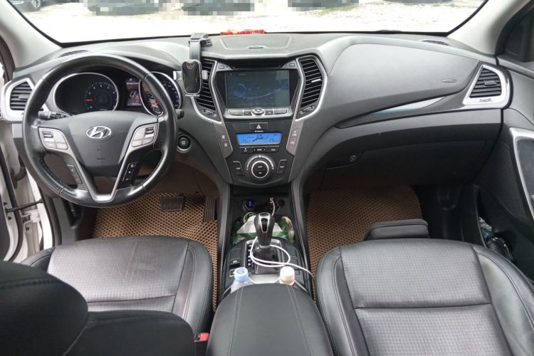 Used Hyundai Santa Fe 2013 2.4L Automatic Two-Wheel Drive Smart Version Center Console