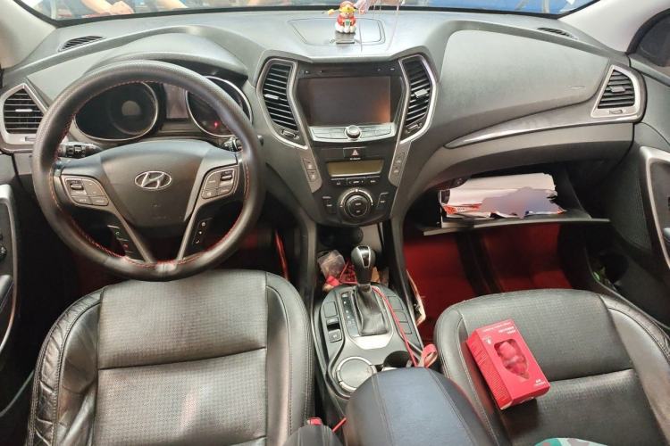 Used Hyundai Santa Fe 2013 2.4L Automatic Two-Wheel Drive Smart Version Center Console