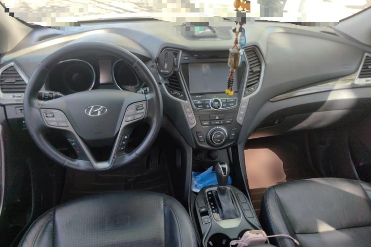Used Hyundai Santa Fe 2013 Revised Version 2.4L Automatic All-Wheel Drive Smart Type Center Console