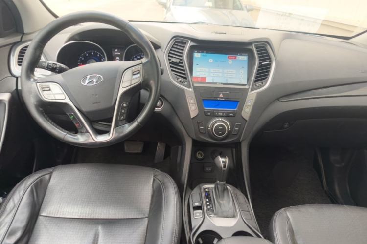 Used Hyundai Santa Fe 2013 2.4L Automatic Two-Wheel Drive Smart Version Center Console