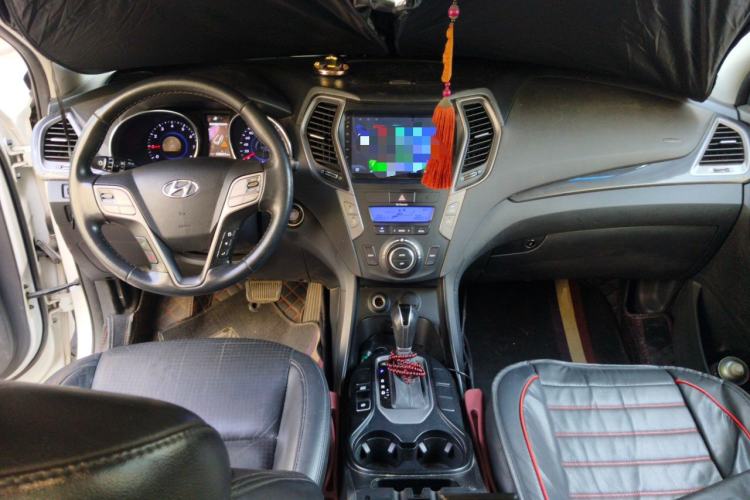 Used Hyundai Santa Fe 2013 2.4L Automatic Two-Wheel Drive Smart Version Center Console