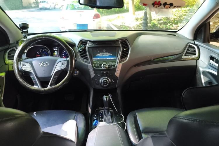 Used Hyundai Santa Fe 2013 2.0T Automatic All-Wheel Drive Prestige Version Center Console
