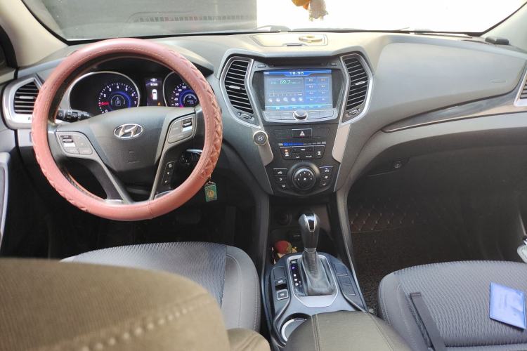 Used Hyundai Santa Fe 2013 2.4L Automatic 2WD Comfort Edition Center Console