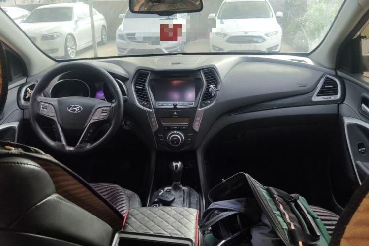 Used Hyundai Santa Fe 2013 2.4L Automatic Two-Wheel Drive Smart Version Center Console