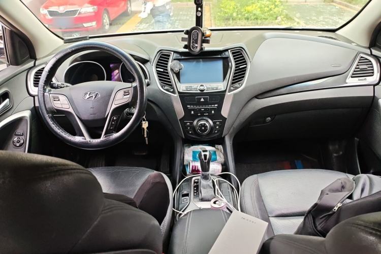 Used Hyundai Santa Fe 2013 2.4L Automatic 2WD Comfort Edition Center Console