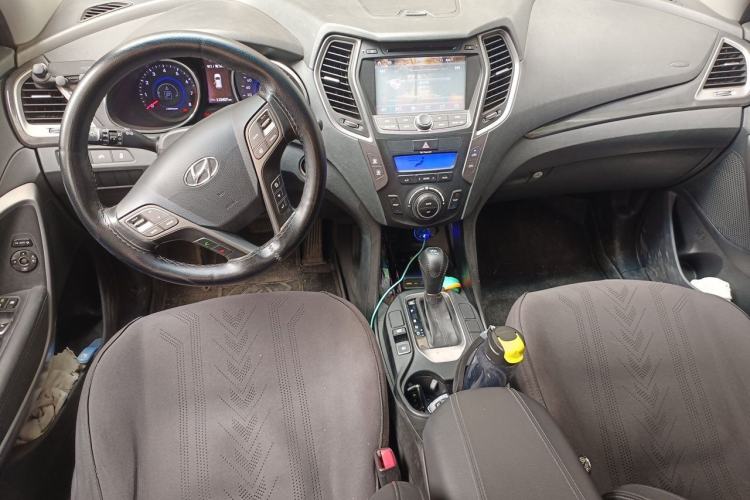 Used Hyundai Santa Fe 2013 2.4L Automatic Two-Wheel Drive Smart Version Center Console