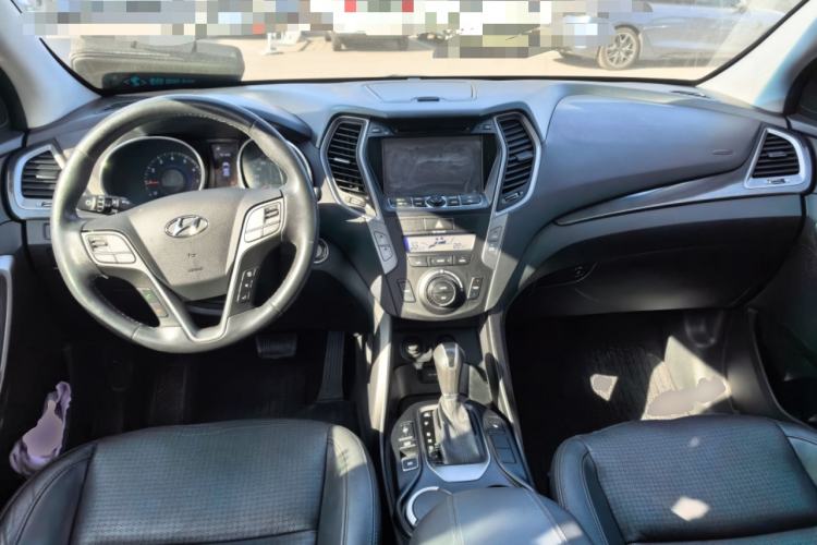 Used Hyundai Santa Fe 2013 2.0T Automatic All-Wheel Drive Prestige Version Center Console