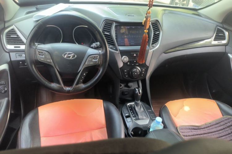 Used Hyundai Santa Fe 2013 2.4L Automatic 2WD Comfort Edition Center Console