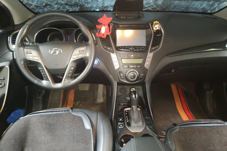 Used Hyundai Santa Fe 2013 2.4L Automatic Two-Wheel Drive Smart Version Center Console