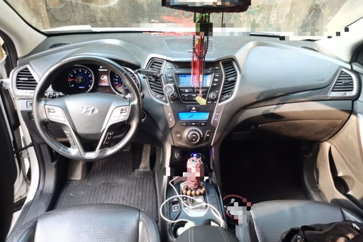 Used Hyundai Santa Fe 2013 2.4L Automatic Two-Wheel Drive Smart Version Center Console