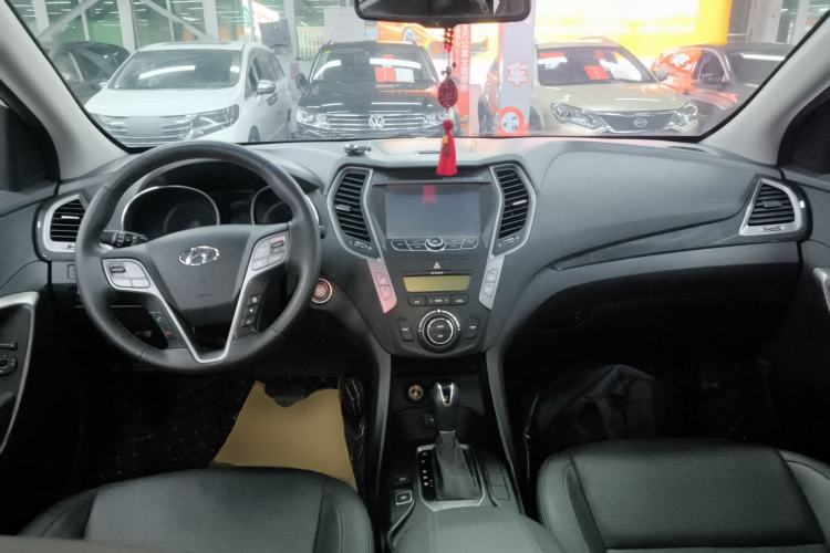 Used Hyundai Santa Fe 2013 2.4L Automatic Two-Wheel Drive Smart Version Center Console