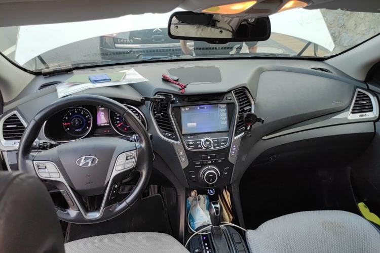 Used Hyundai Santa Fe 2013 Revised Version 2.4L Automatic All-Wheel Drive Smart Type Center Console