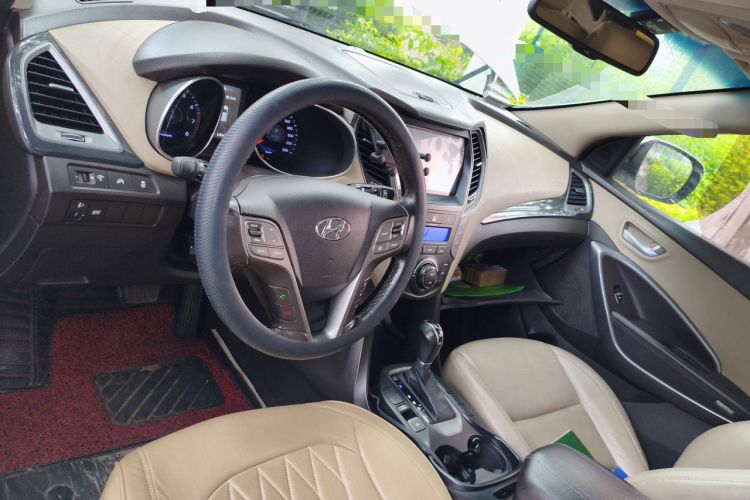 Used Hyundai Santa Fe 2013 2.4L Automatic Two-Wheel Drive Smart Version Center Console