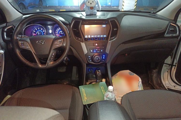 Used Hyundai Santa Fe 2013 2.4L Automatic 2WD Comfort Edition Center Console
