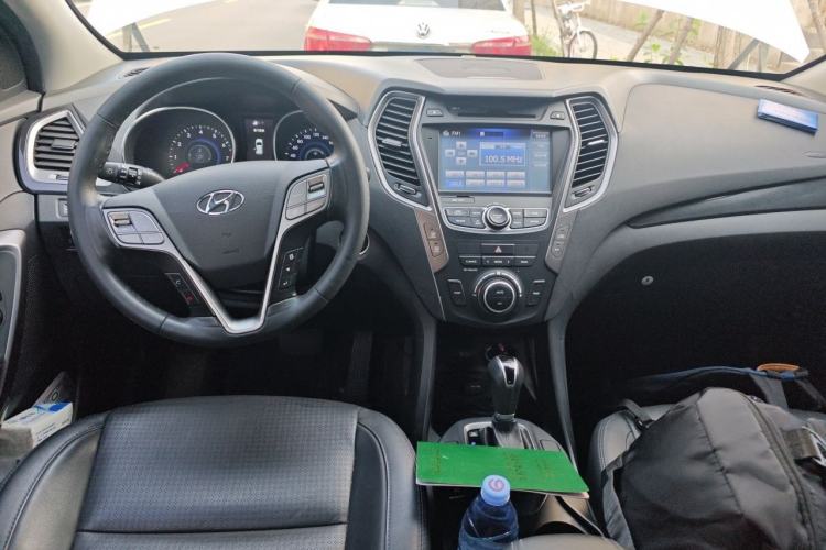 Used Hyundai Santa Fe 2013 Revised Version 2.4L Automatic All-Wheel Drive Smart Type Center Console