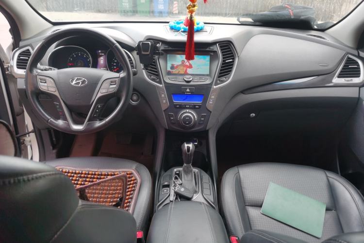 Used Hyundai Santa Fe 2013 2.4L Automatic Two-Wheel Drive Smart Version Center Console