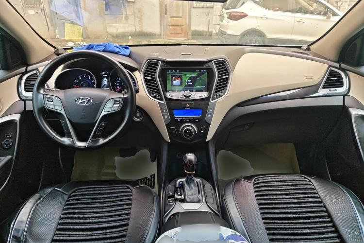 Used Hyundai Santa Fe 2013 2.4L Automatic Two-Wheel Drive Smart Version Center Console