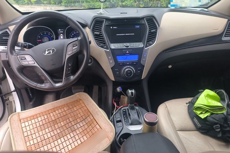 Used Hyundai Santa Fe 2013 2.4L Automatic Two-Wheel Drive Smart Version Center Console