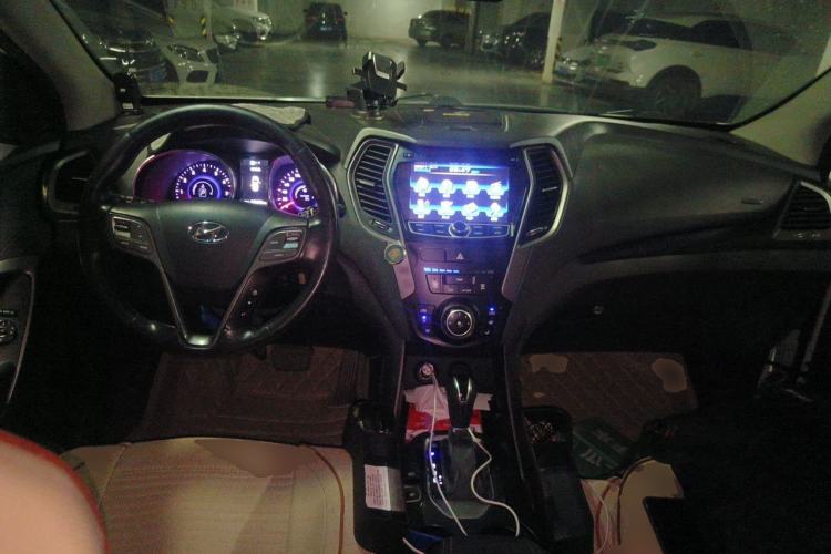Used Hyundai Santa Fe 2013 2.4L Automatic 4x4 Comfort Edition Center Console