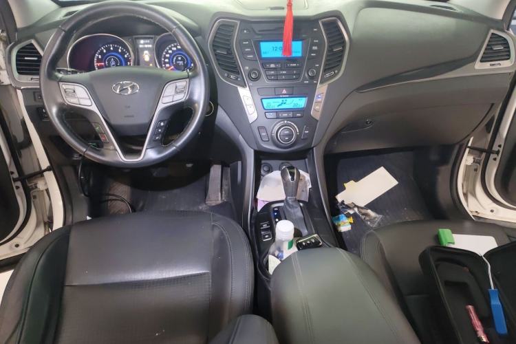 Used Hyundai Santa Fe 2013 2.4L Automatic Two-Wheel Drive Smart Version Center Console