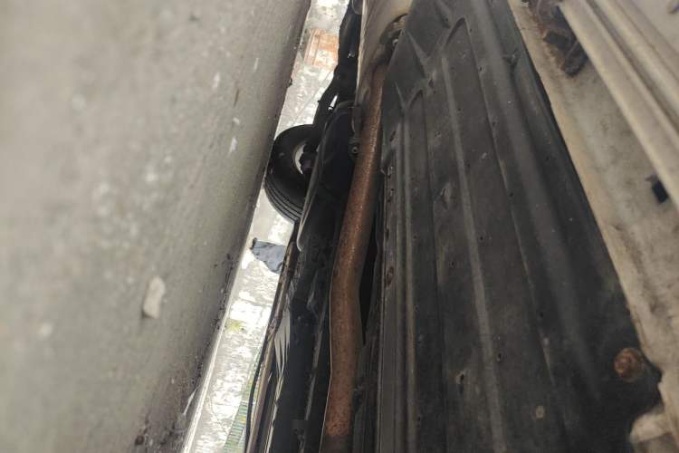 Used Hyundai Santa Fe 2013 2.4L Automatic Two-Wheel Drive Smart Version Chassis Front Right