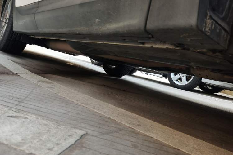 Used Hyundai Santa Fe 2013 2.4L Automatic Two-Wheel Drive Smart Version Chassis Front Right