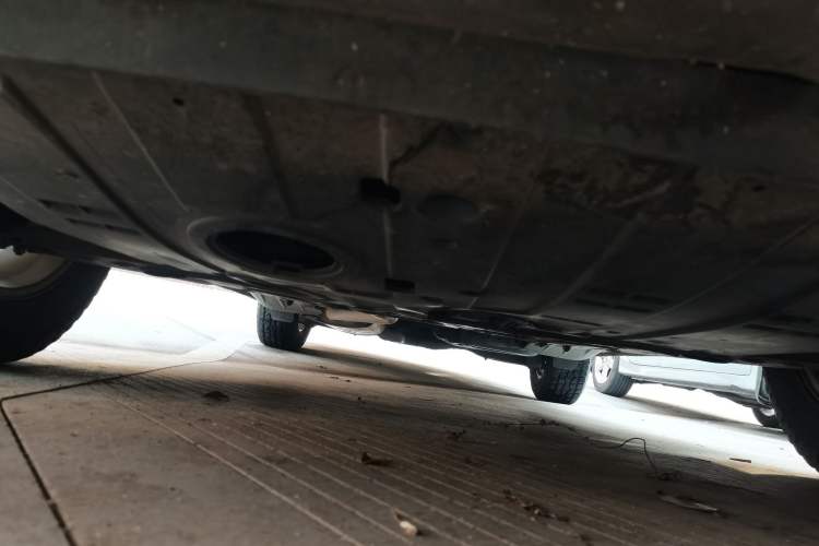 Used Hyundai Santa Fe 2013 2.4L Automatic Two-Wheel Drive Smart Version Chassis Front