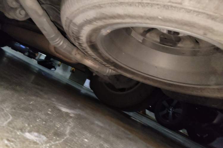 Used Hyundai Santa Fe 2013 2.4L Automatic Two-Wheel Drive Smart Version Chassis Rear Left
