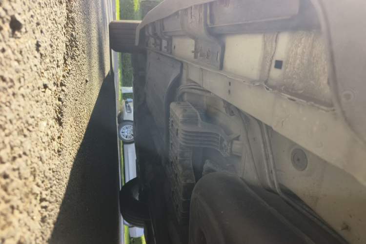 Used Hyundai Santa Fe 2013 2.4L Automatic Two-Wheel Drive Smart Version Chassis Rear Left
