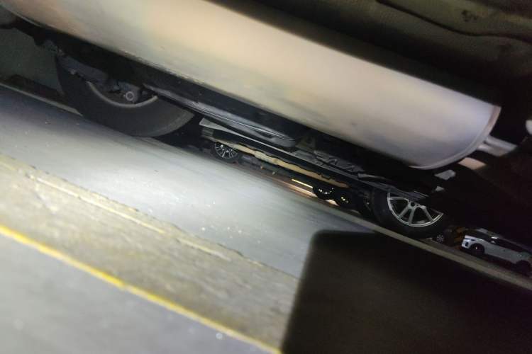 Used Hyundai Santa Fe 2013 2.4L Automatic Two-Wheel Drive Smart Version Chassis Rear Right