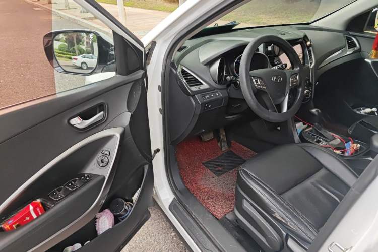 Used Hyundai Santa Fe 2013 2.4L Automatic 2WD Comfort Edition Driver Seat