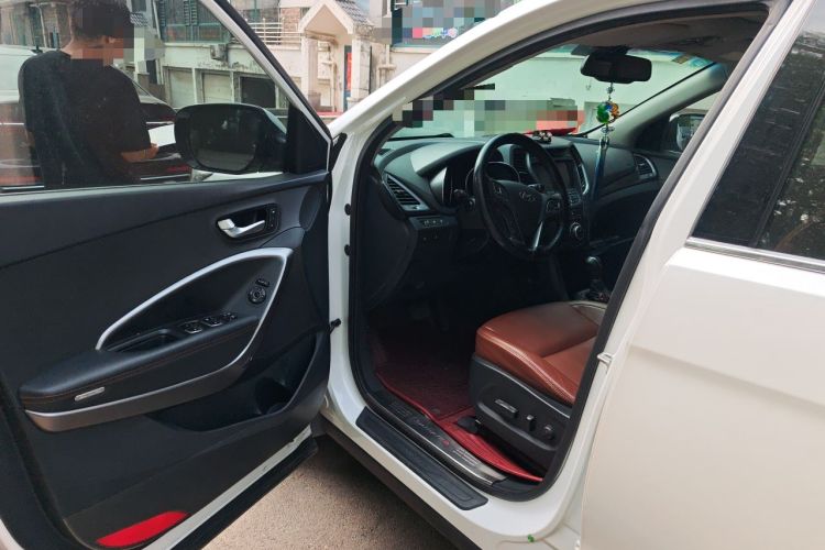 Used Hyundai Santa Fe 2013 Revised Version 2.4L Automatic All-Wheel Drive Luxury Trim Driver Seat