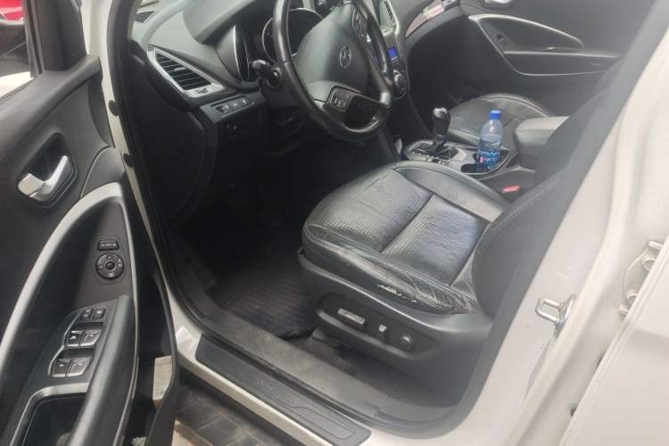 Used Hyundai Santa Fe 2013 2.4L Automatic Two-Wheel Drive Smart Version Driver Seat