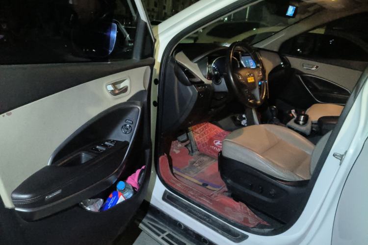 Used Hyundai Santa Fe 2013 2.4L Automatic Two-Wheel Drive Smart Version Driver Seat