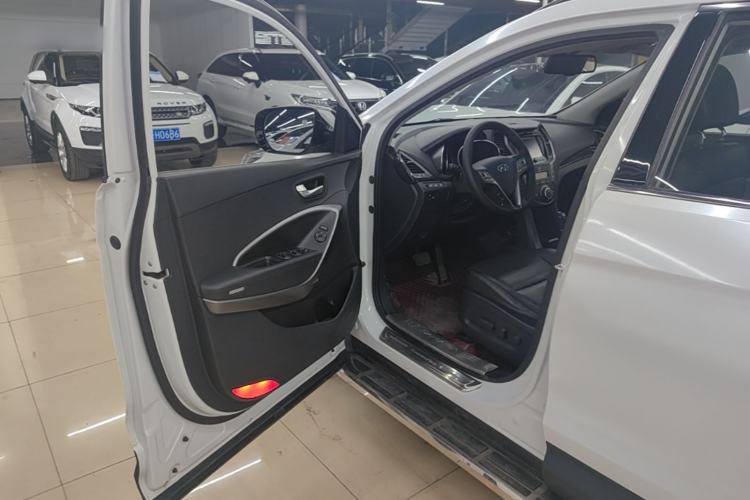 Used Hyundai Santa Fe 2013 2.4L Automatic Two-Wheel Drive Smart Version Driver Seat