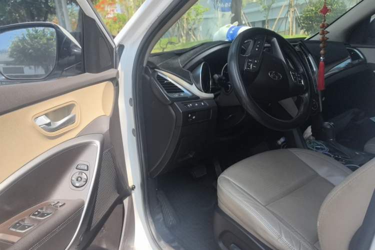 Used Hyundai Santa Fe 2013 2.4L Automatic Two-Wheel Drive Smart Version Driver Seat