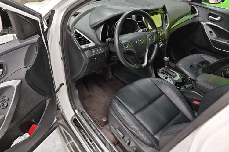 Used Hyundai Santa Fe 2013 Revised Version 2.4L Automatic All-Wheel Drive Smart Type Driver Seat