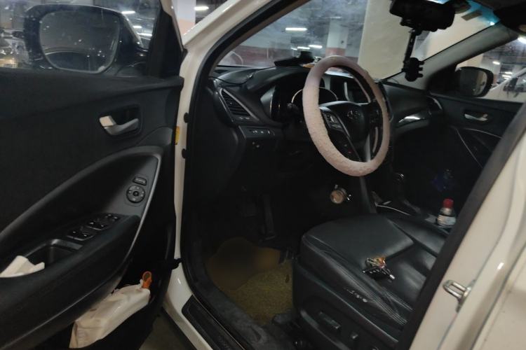 Used Hyundai Santa Fe 2013 2.4L Automatic Two-Wheel Drive Smart Version Driver Seat