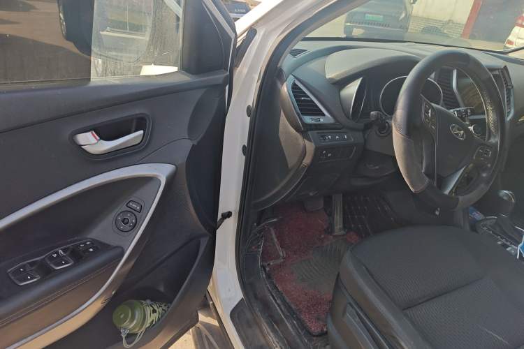 Used Hyundai Santa Fe 2013 2.4L Automatic 2WD Comfort Edition Driver Seat