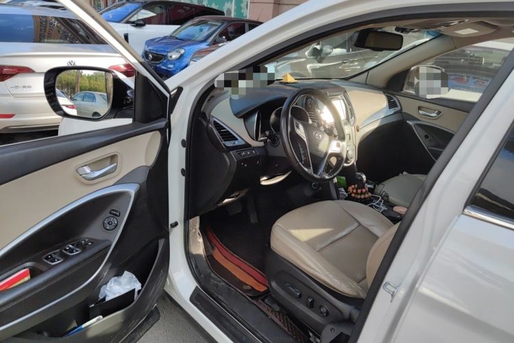 Used Hyundai Santa Fe 2013 2.4L Automatic 4x4 Smart Version Driver Seat