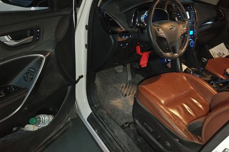 Used Hyundai Santa Fe 2013 2.4L Automatic 4x4 Prestige Edition Driver Seat