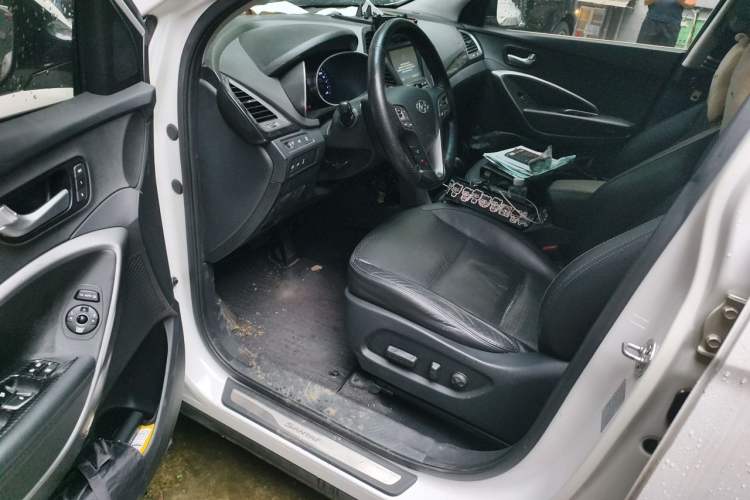 Used Hyundai Santa Fe 2013 2.0T Automatic All-Wheel Drive Top Trim Driver Seat