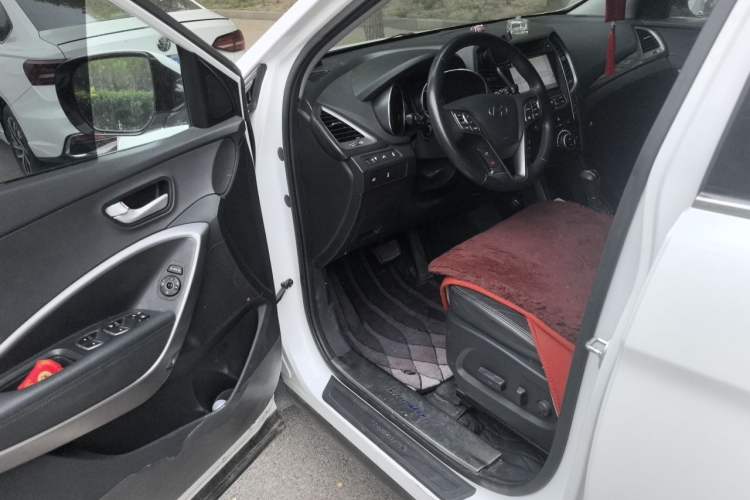 Used Hyundai Santa Fe 2013 Revised Version 2.4L Automatic All-Wheel Drive Smart Type Driver Seat
