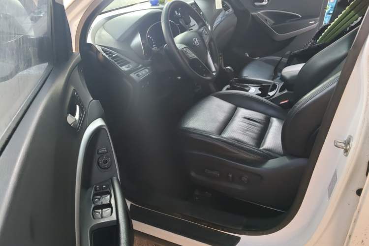 Used Hyundai Santa Fe 2013 2.4L Automatic 4x4 Prestige Edition Driver Seat