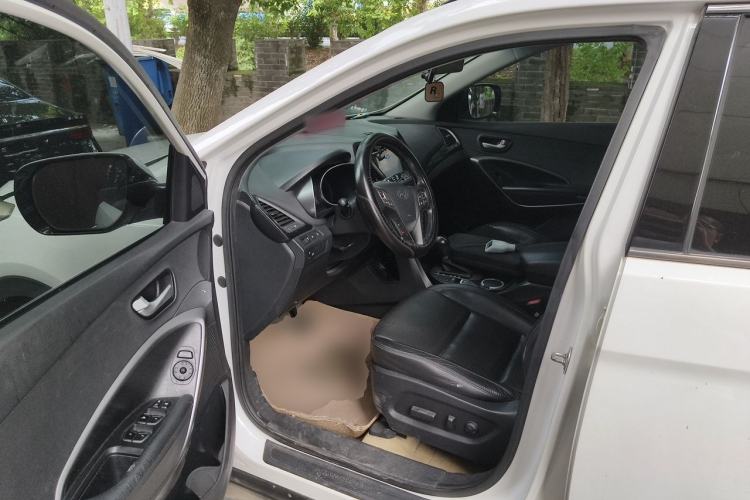 Used Hyundai Santa Fe 2013 2.4L Automatic Two-Wheel Drive Smart Version Driver Seat