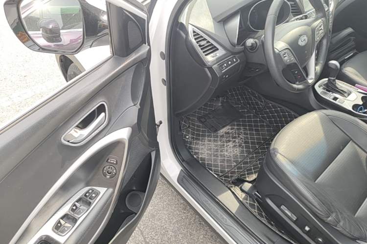 Used Hyundai Santa Fe 2013 2.4L Automatic 2WD Comfort Edition Driver Seat