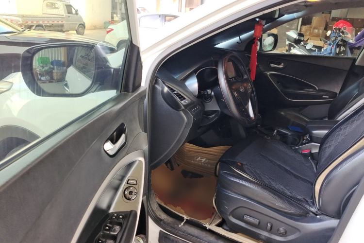 Used Hyundai Santa Fe 2013 2.4L Automatic Two-Wheel Drive Smart Version Driver Seat
