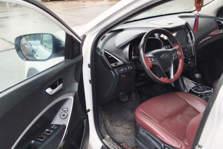Used Hyundai Santa Fe 2013 2.4L Automatic 2WD Comfort Edition Driver Seat